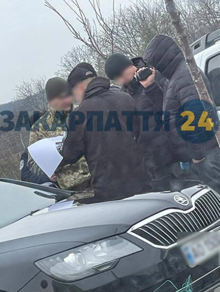 Screenshot 2023-12-06 at 12-29-12 Військового з наркотиками затримала в Ужгороді поліція - Зак...png