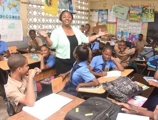 Свыше 60 ямайских школьников отравились конопляными жвачками.jpg